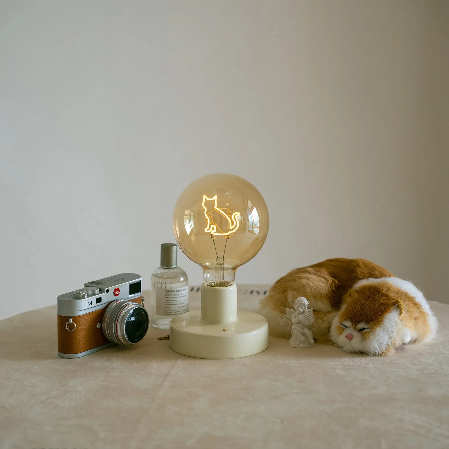 Ceramic Wireless Table Lamp - Dog, Cat, Rabbit Bulb Night Light