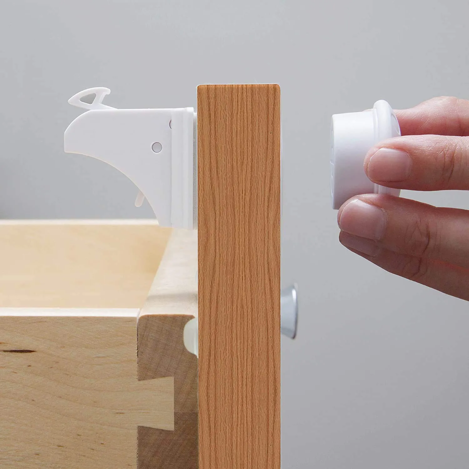 Enovoe Magnetic Locks - 36 Locks   6 Keys - Magnetic Baby Safety Cabinet and Drawer Locks