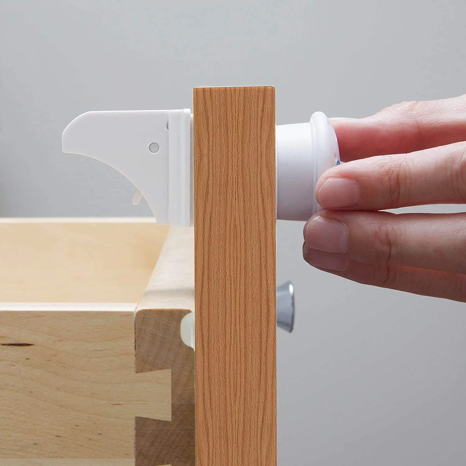 Enovoe Magnetic Locks - 36 Locks   6 Keys - Magnetic Baby Safety Cabinet and Drawer Locks