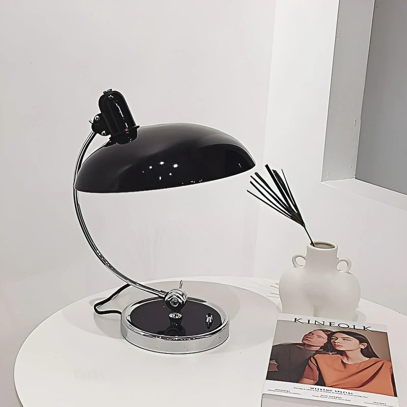 RetroChic Tischlampe - Skandinavische Minimalistische Nachttischlampe