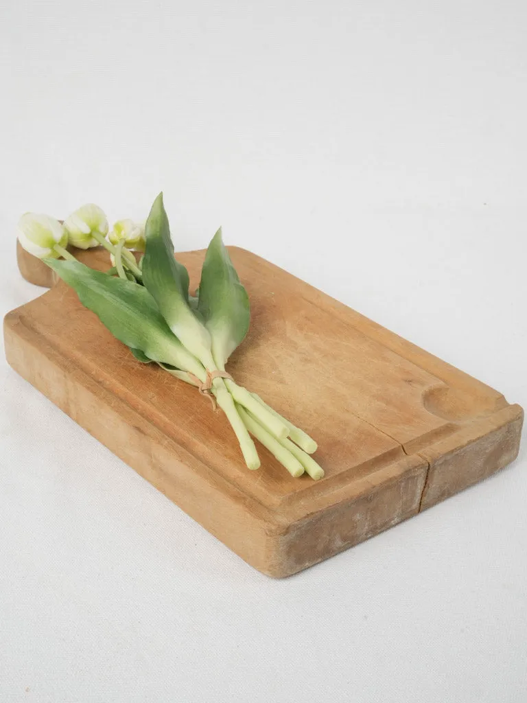Vintage French cutting board w/ round handle 17¾" x 9"